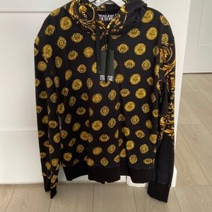 NWT Versace hoodie sweatshirt.size extra large great Christmas gift.